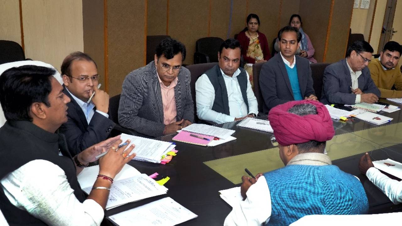​मंत्री अविनाश गहलोत ने की देवनारायण योजना के अंतर्गत संचालित योजनाओं की समीक्षा