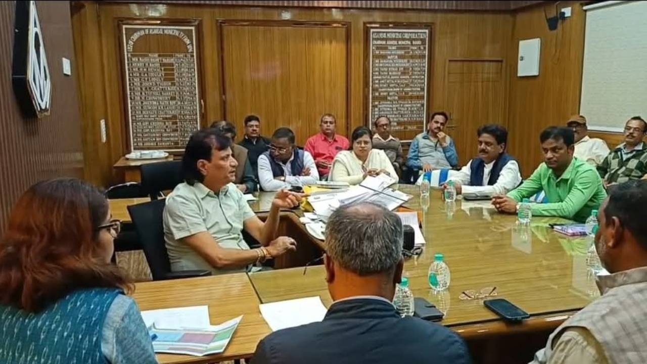 ​आसनसोल मेयर ने समीक्षा बैठक में दिए अहम निर्देश, ‘आमादेर पाड़ा–आमादेर समाधान’ योजना में लाए तेजी
