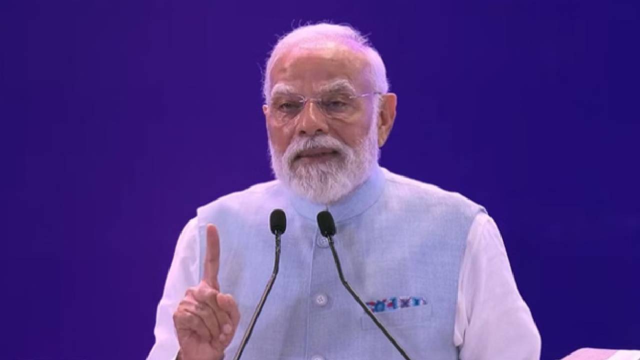 ​पीएम मोदी ने असम आंदोलन में शहीदों को दी श्रद्धांजलि