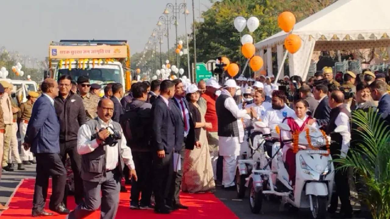 ​सीएम भजनलाल शर्मा ने गुब्बारे उड़ा किया ‘‘सड़क सुरक्षा’’ अभियान का शुभारंभ