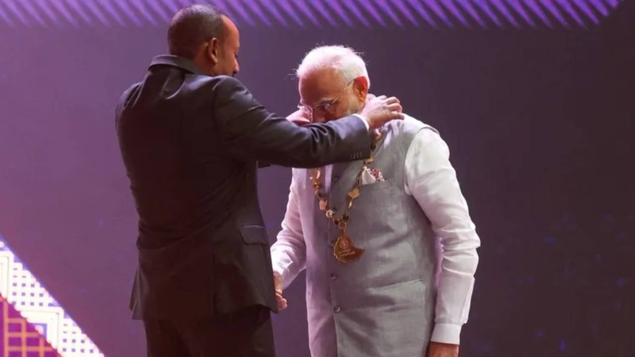 ​पीएम मोदी को मिला इथियोपिया का सर्वोच्च सम्मान,पीएम ने कहा-ये सम्मान मेरे लिए गौरव की बात