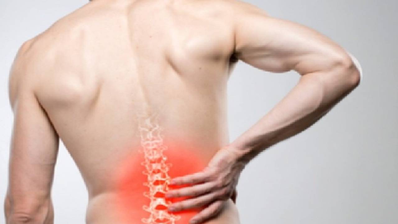 ​कमर दर्द को न करें नजरअंदाज, स्लिप डिस्क का खतरा, जानें बचाव के तरीके