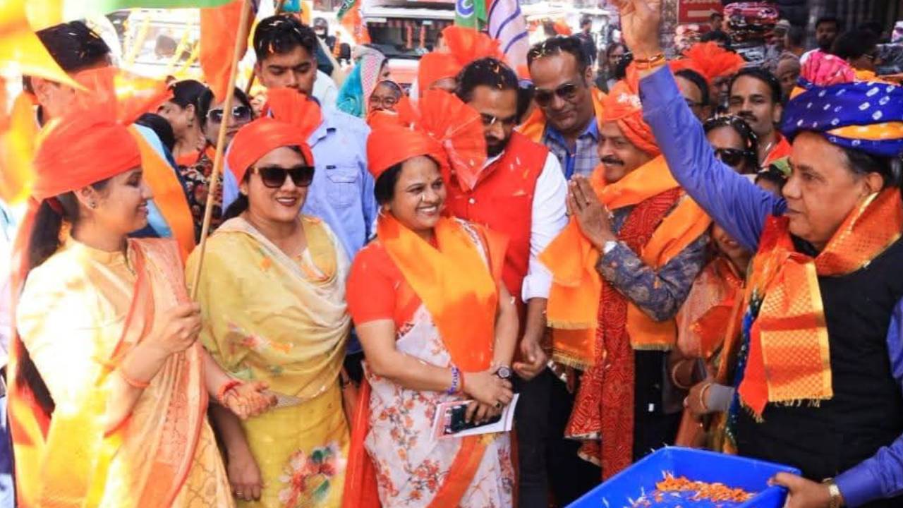 ​विधायक गोपाल शर्मा ने विकास रथ यात्रा का किया नेतृत्व, पीएम मोदी और सीएम की नीतियों की प्रशंसा