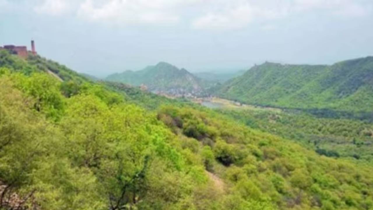 ​​अरावली मामले में सुप्रीम कोर्ट ने राजस्थान, हरियाणा और केंद्र सरकार को भेजा नोटिस