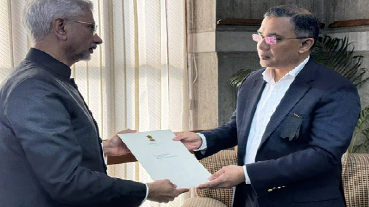 ​खालिदा जिया के जनाजे में शामिल हुए जयशंकर, बेटे तारिक रहमान को सौंपा पीएम मोदी का शोक पत्र