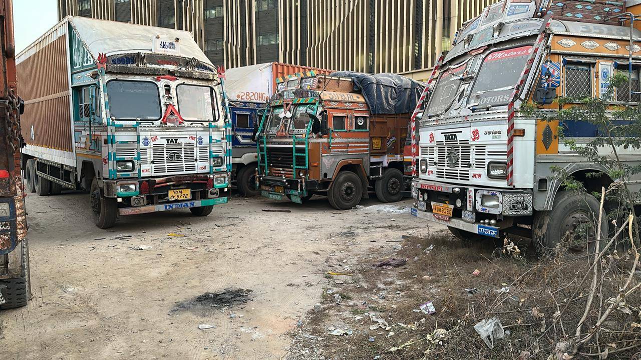 राज्य कर विभाग की बड़ी कार्रवाई, अवैध पान मसाला व ग्रेनाइट से भरे 13 वाहन पकड़े