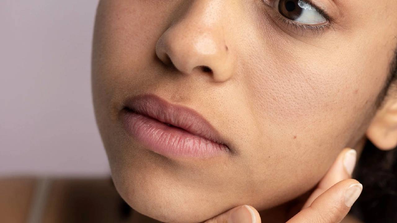 ​सर्दियों में ग्लोइंग स्किन के लिए अपनाएं ​ये टिप्स, जल्द आएगा निखार