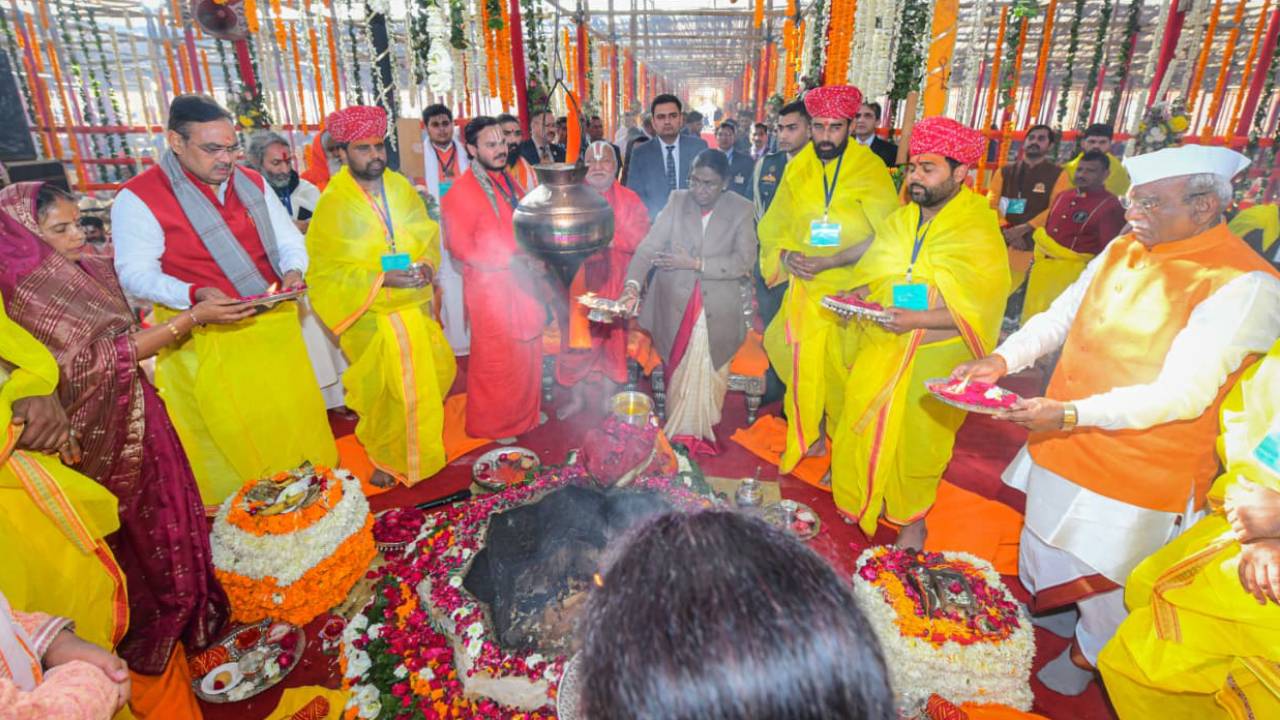 ​राष्ट्रपति मुर्मु 1008 कुण्डीय हनुमान महायज्ञ में हुई शामिल, मुख्यमंत्री भी रहे मौजूद