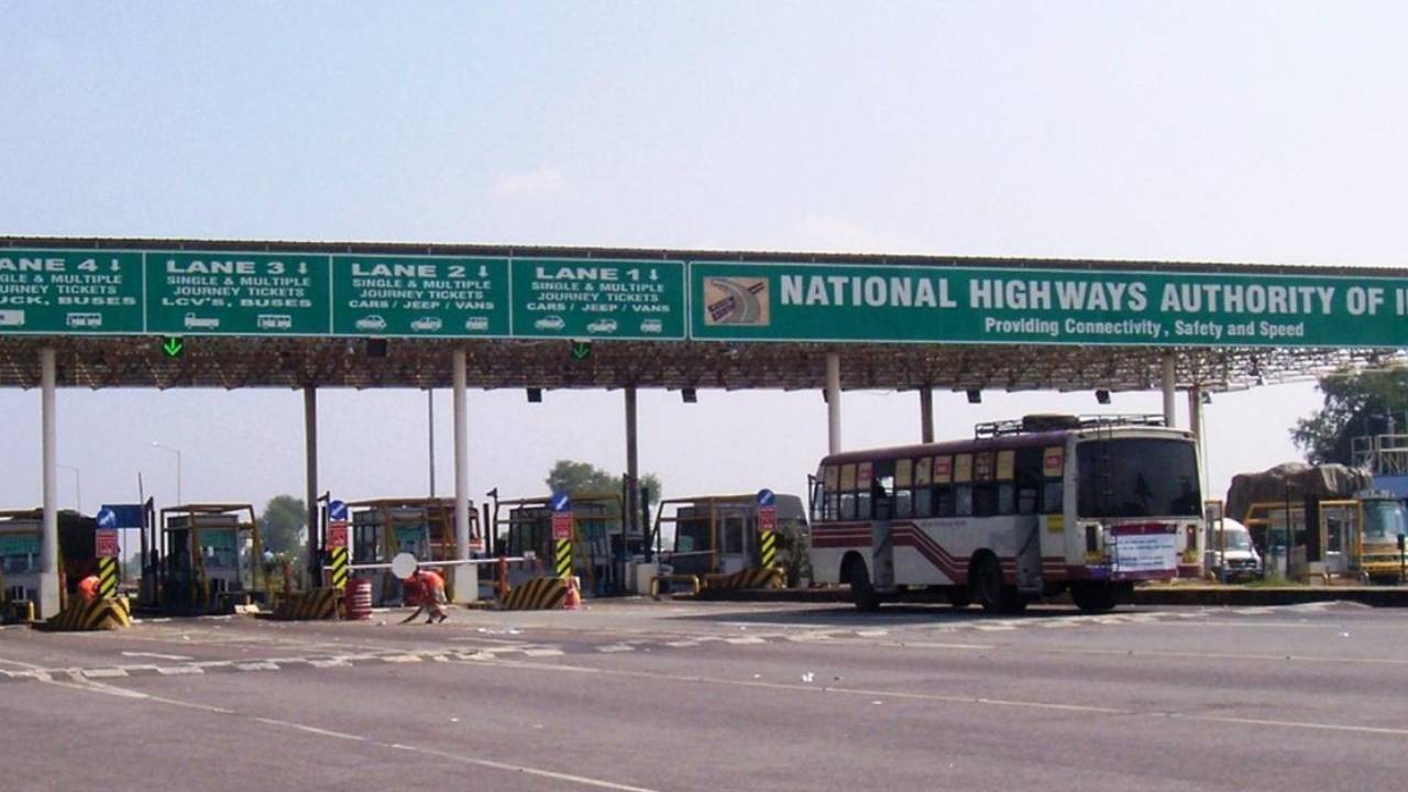 ​1 अप्रैल से टोल प्लाजा होंगे कैशलेस, नकद भुगतान होगा बंद होगा