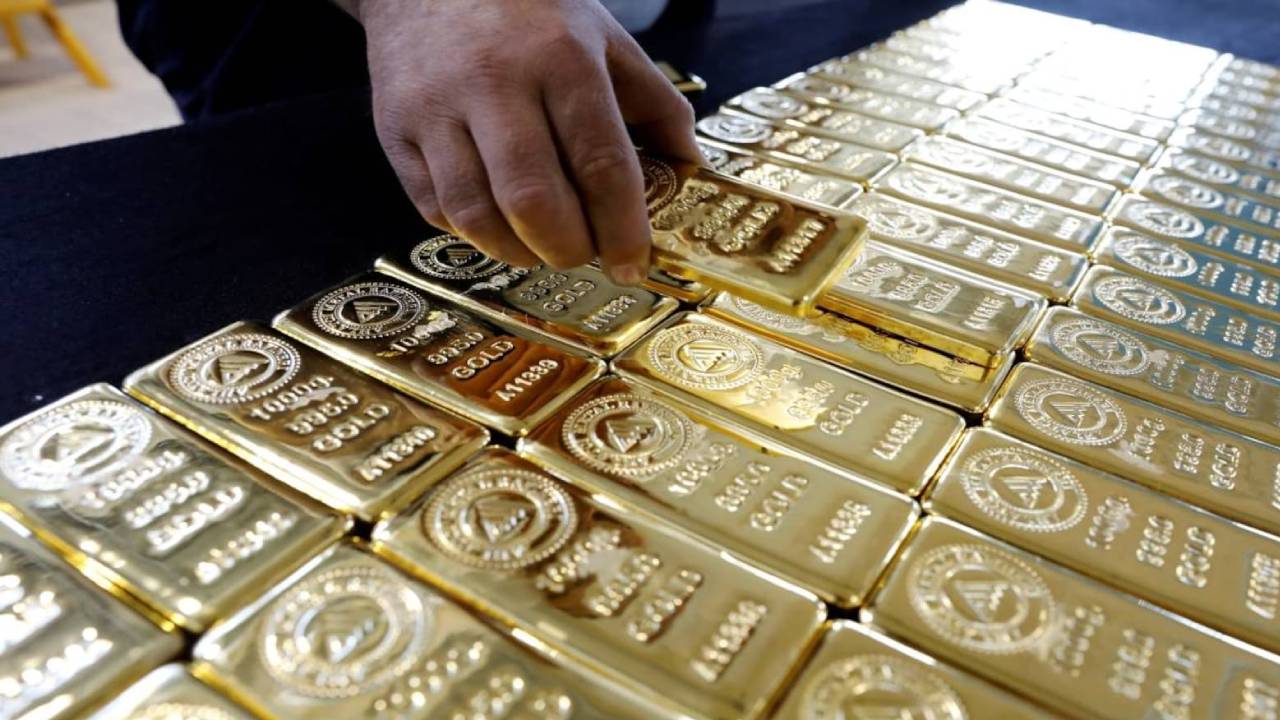 ​चांदी रिकॉर्ड तोड़ महंगी हुई, कीमत ₹3 लाख के पार पहुंची