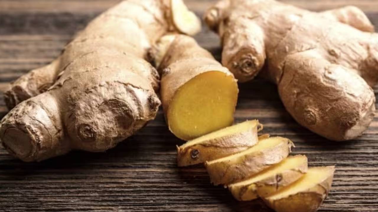 ​लीवर में जमा चर्बी को पिघला देगा अदरक का पानी, जल्द होगा असर