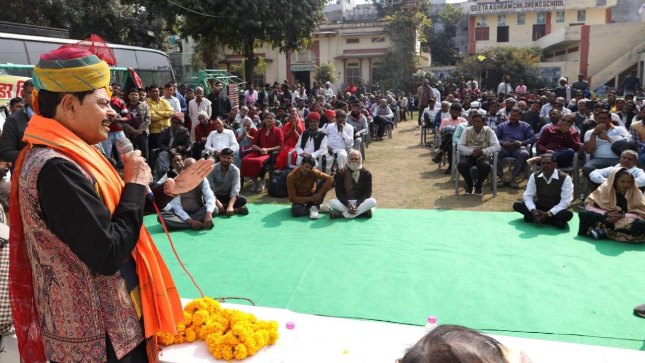 ​स्ट्रीट वेंडर्स दिवस पर गीता आश्रम में जुटे रेहड़ी-ठेला व्यवसायी, विधायक गोपाल शर्मा ने संरक्षण का दिया आश्वासन