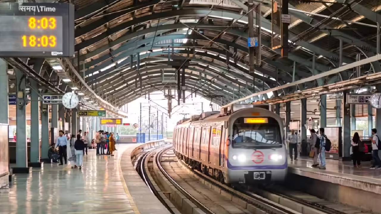 यात्रीगण कृपया ध्यान दें! दिल्ली में गणतंत्र दिवस पर सुबह 3 बजे से दौड़ेगी मेट्रो, मुफ्त टिकट