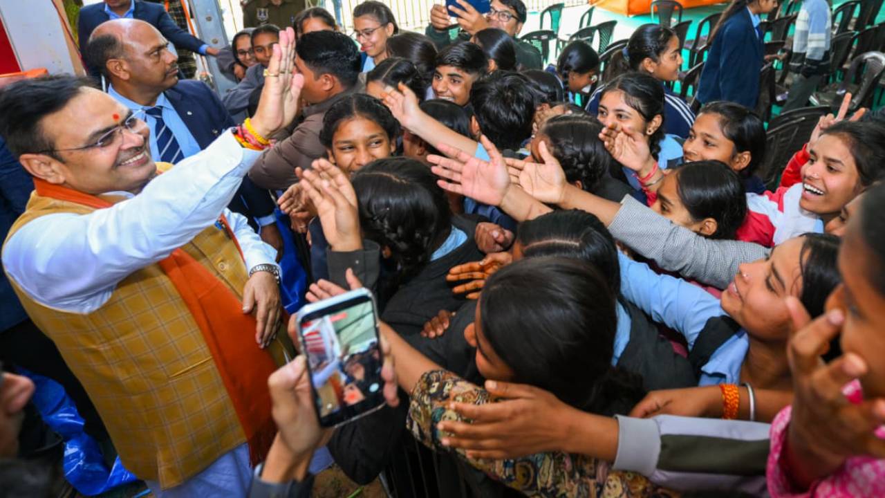 सीएम बोले- परीक्षाओं मे धांधली करने वालों को नहीं बख्शेंगे, सरकार हर कदम पर युवाओं के साथ