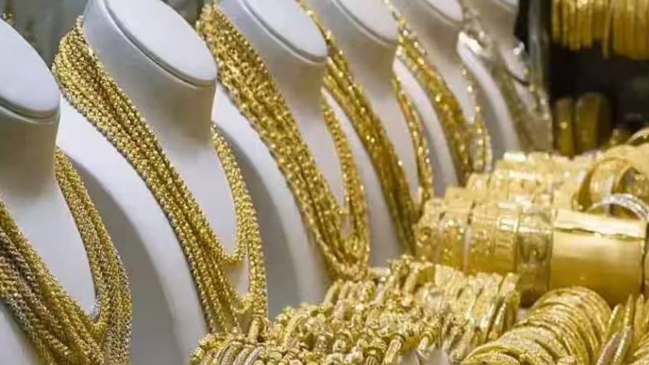 ​1 किलो चांदी का भाव 4 लाख रुपए हुआ, सोना एक दिन में 15 हजार रुपए बढ़ा