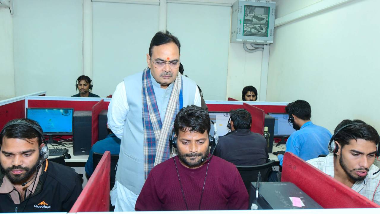 ​मुख्यमंत्री ने राजस्थान संपर्क हेल्पलाइन 181 का किया निरीक्षण, योजनाओं का लिया फीडबैक