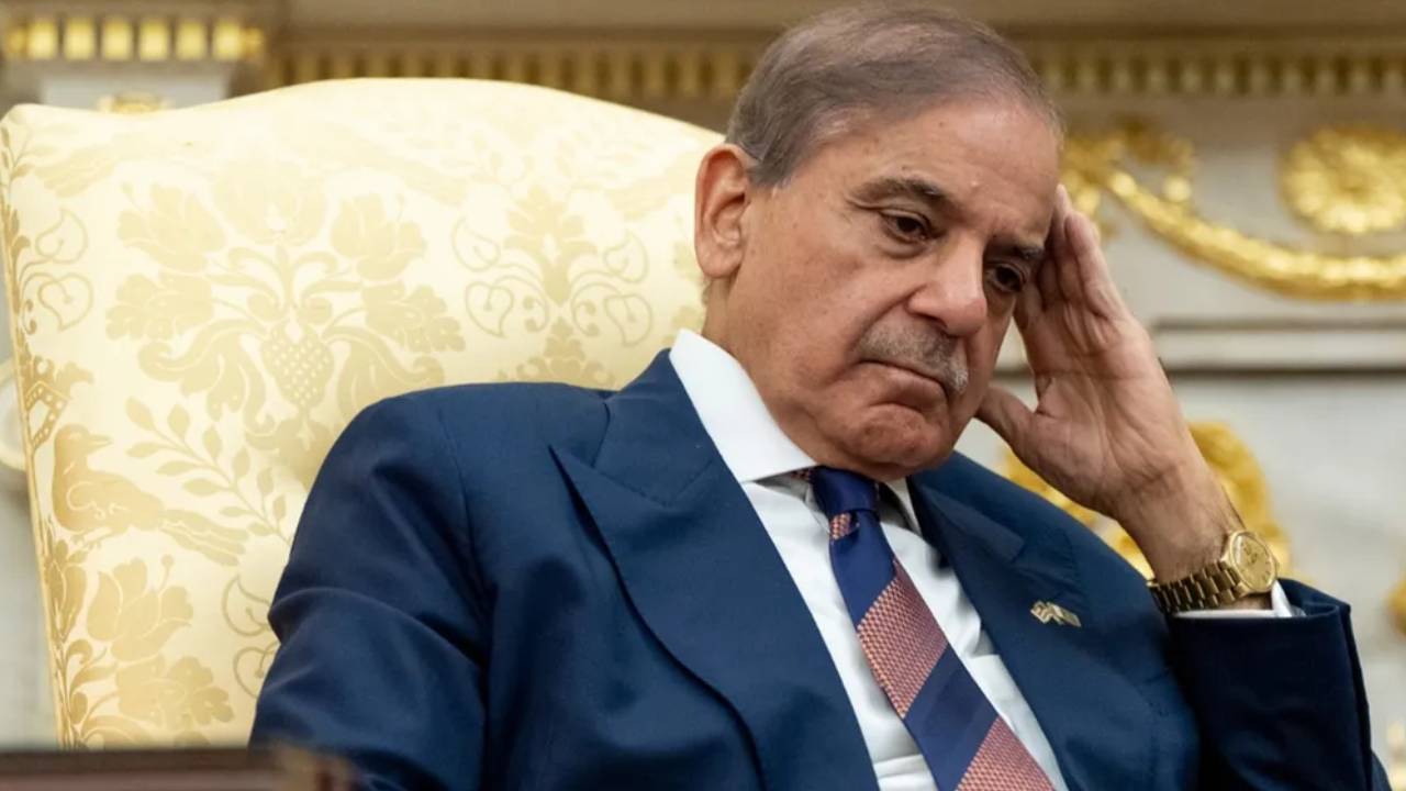 ​पाकिस्तानी PM बोले- कर्ज के लिए दूसरे देशों के सामने झुकना पड़ता है, अब शर्म आने लगी है