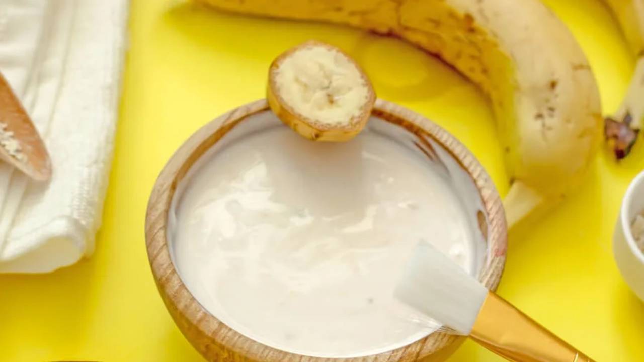 ​चेहरे की झुर्रियों और दाग-धब्बों को खत्म करेगा Banana Face Mask