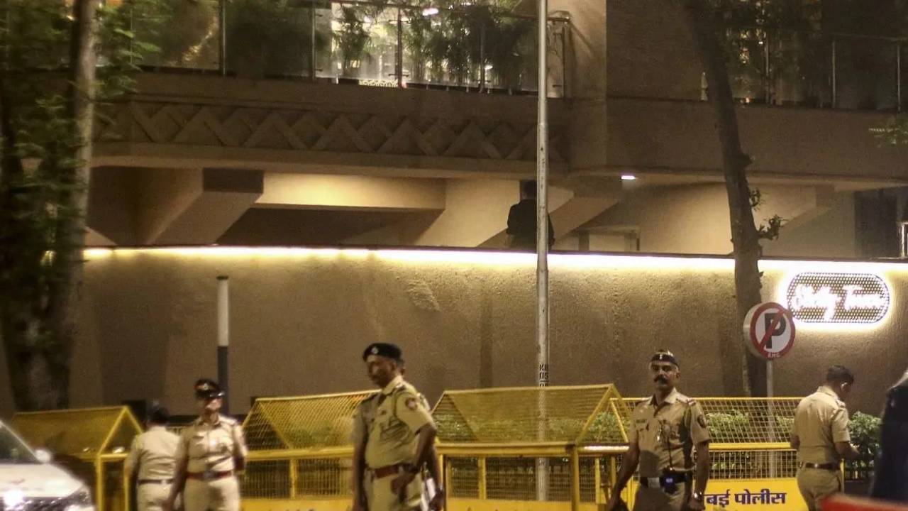 ​फिल्म निर्देशक रोहित शेट्टी के घर पर फायरिंग, किसी ने नहीं ली जिम्मेदारी