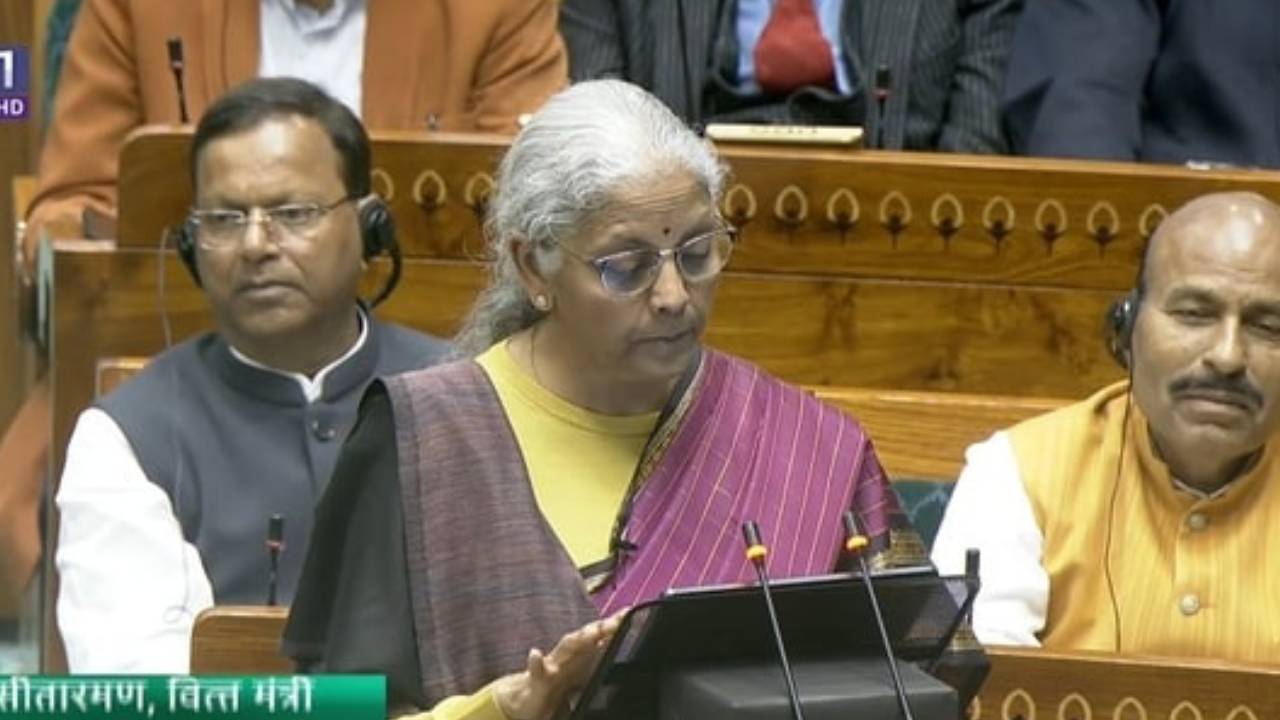 ​वित्त मंत्री निर्मला सीतारमण ने बजट में की ये बड़ी घोषणाएं