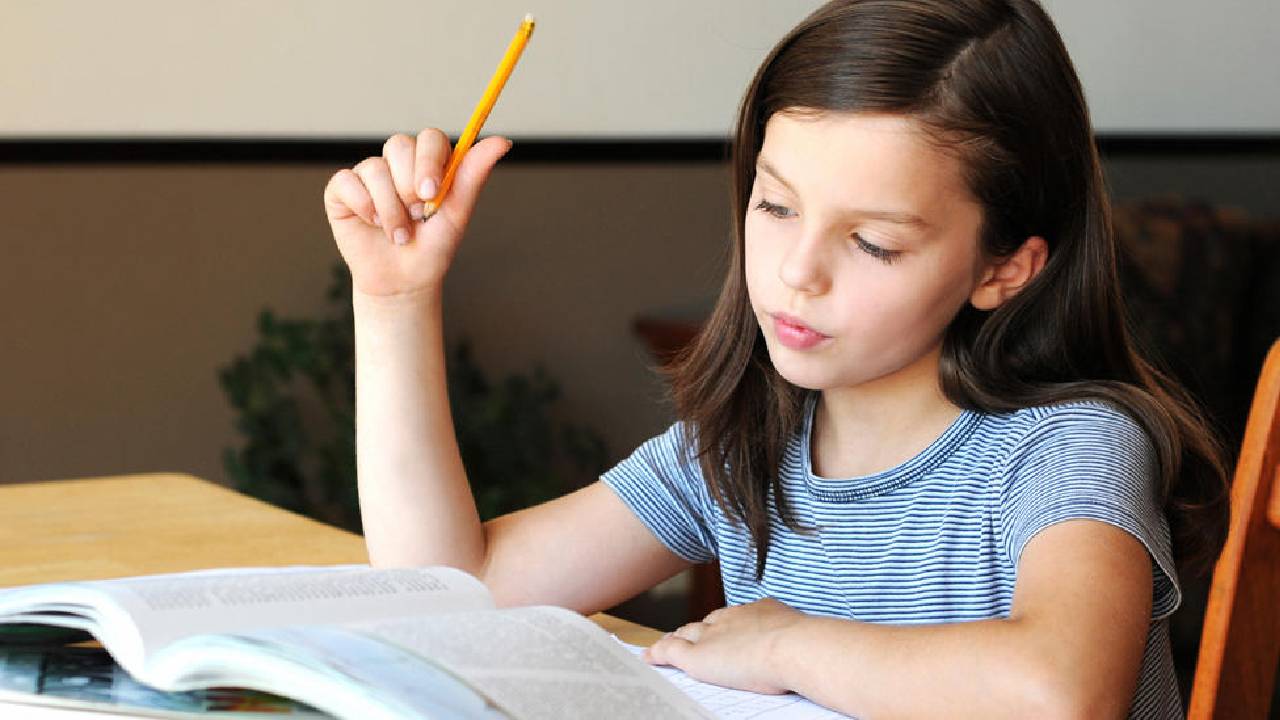 क्या आपका बच्चा भी पढ़ाई करने में करता है नाटक, करें ये काम दिखेगा फर्क