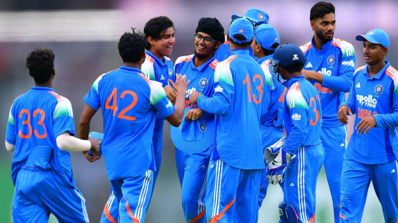 ​विश्व कप जीतने से एक कदम दूर है टीम इंडिया, फाइनल में इंग्लैंड से होगा मुकाबला
