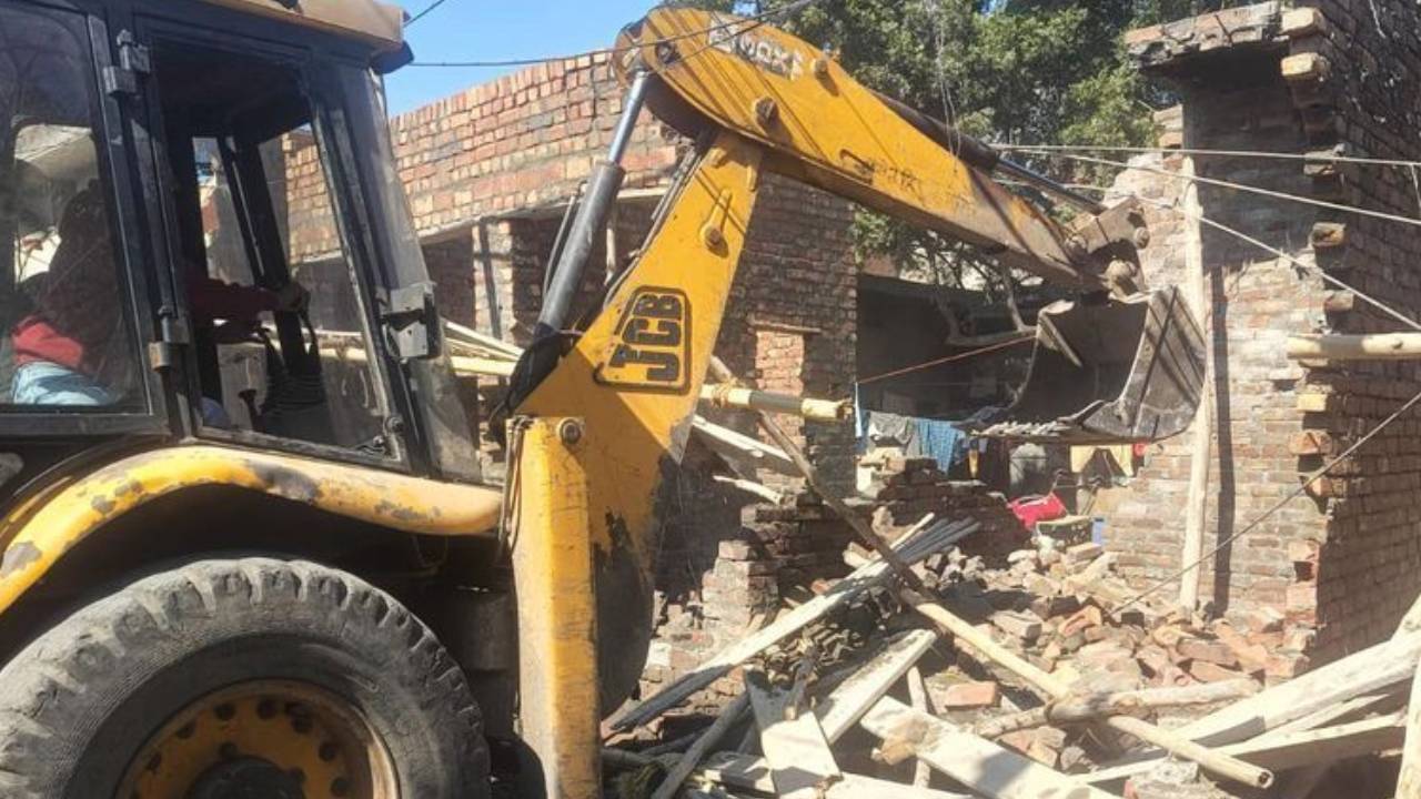 ​हाईकोर्ट के सख्त निर्देशों के बाद राजस्थान में हाईवे किनारे 75 मीटर की सीमा में बने अवैध निर्माण पर चलेगा बुलडोजर