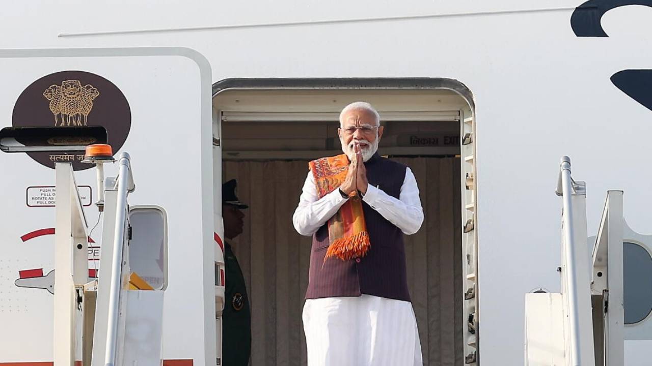 ​8 साल बाद PM मोदी दो दिन के दौरे पर मलेशिया रवाना, बड़ी डील होने की संभावना