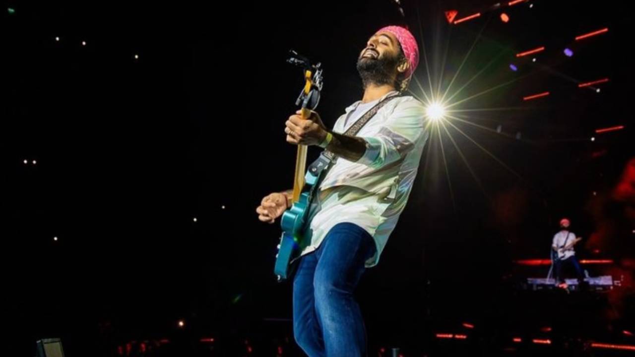 ​प्लेबैक सिंगिंग छोड़ने की घोषणा के बाद अरिजीत सिंह ने किया पहला लाइव कॉन्सर्ट