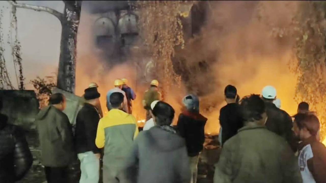 आसनसोल में परित्यक्त रेलवे क्वार्टर में आग, कोई हताहत नहीं