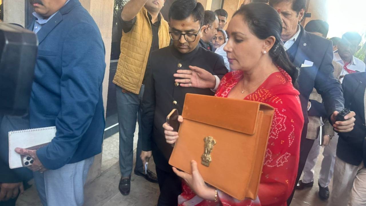 वित्त मंत्री दिया कुमारी का बजट भाषण शुरू, नई स्कीम्स की अनेक घोषणाएं होने की संभावना