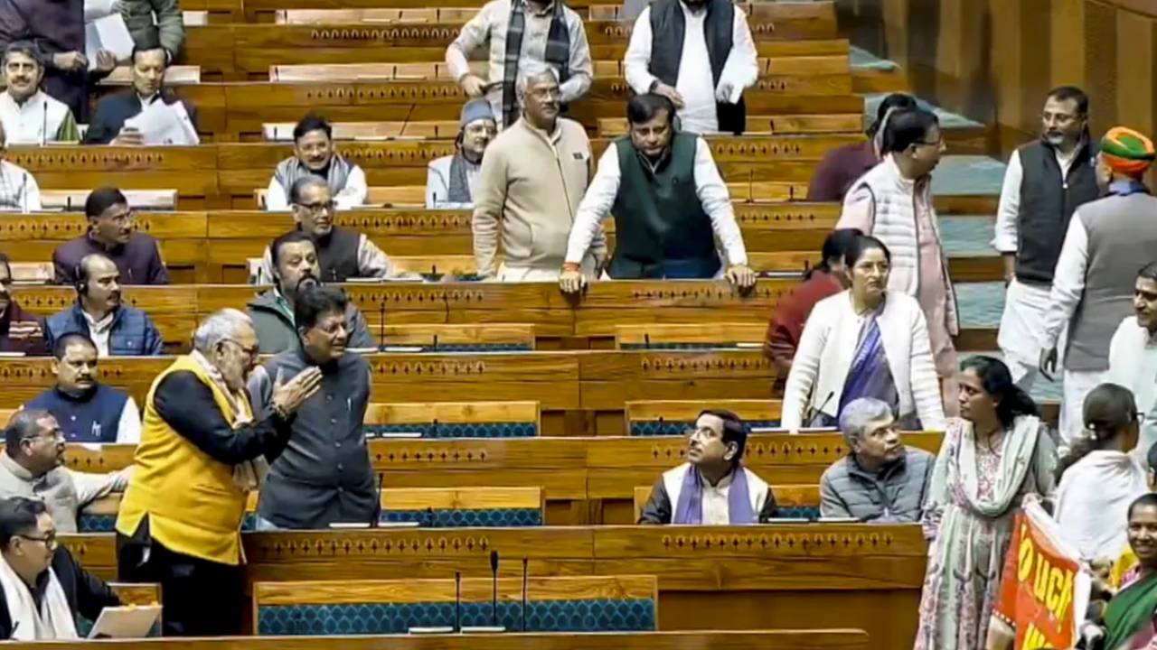 ​स्पीकर चैंबर में हंगामे का VIDEO जारी, कांग्रेस सांसदों ने स्पीकर को दीं गालियां