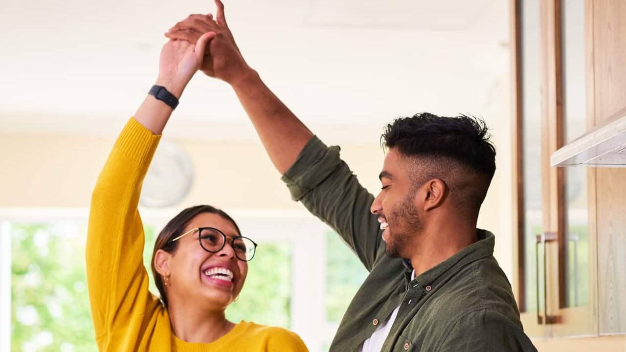 ग्रीन फ्लैग पार्टनर वक्त के साथ क्यों लगने लगते है बोरिंग? रिश्तों की सच्चाई समझिए