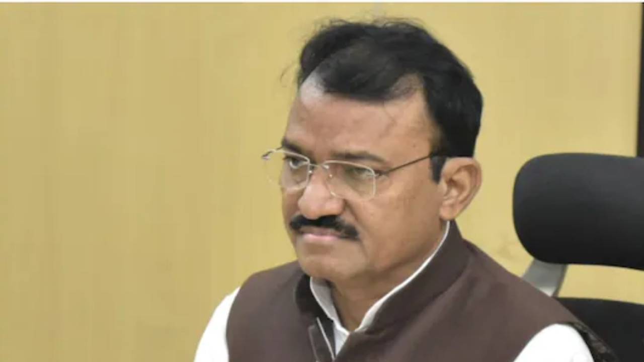 ​डिप्टी सीएम प्रेमचंद बैरवा के काफिले में तेज रफ्तार गाड़ी ने मचाया कोहराम,  बाल-बाल बचे मंत्री