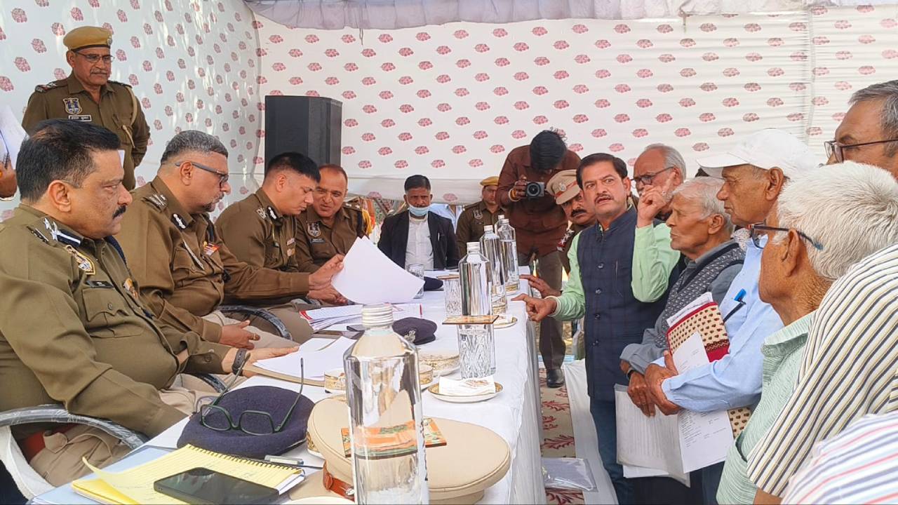​जयपुर पुलिस आयुक्त ने एसीपी कार्यालय झोटवाडा में जनसुनवाई कर परिवादियों को दी राहत