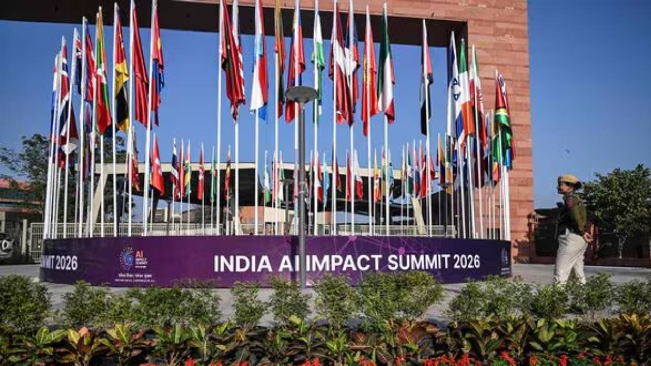 दिल्ली में शुरू हुआ दुनिया का सबसे बड़ा AI इवेंट, कंपनियां दिखाएंगी एडवांस गैजेट्स