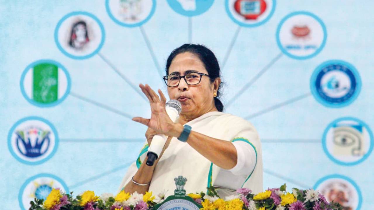 ​बंगाल में जनकल्याण के सहारे राजनीतिक मैदान में उतरी ममता बनर्जी