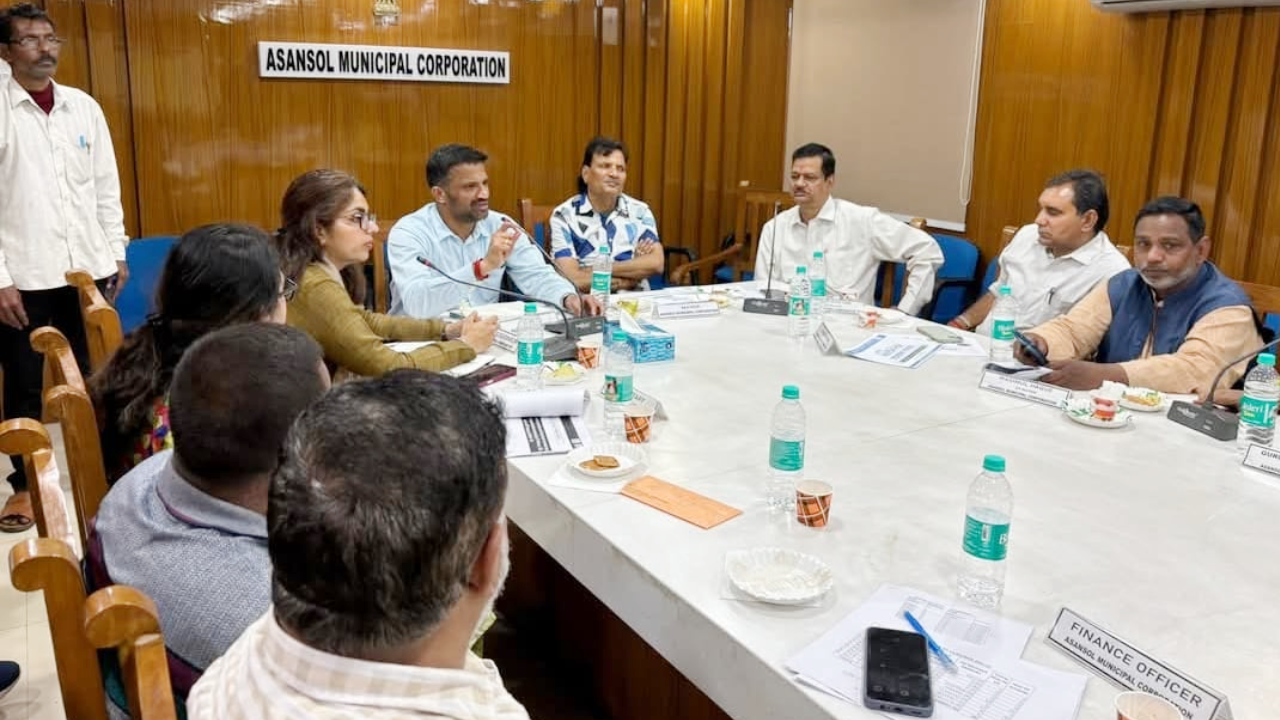 ​आसनसोल नगर निगम में विकास योजनाओं की उच्चस्तरीय समीक्षा बैठक