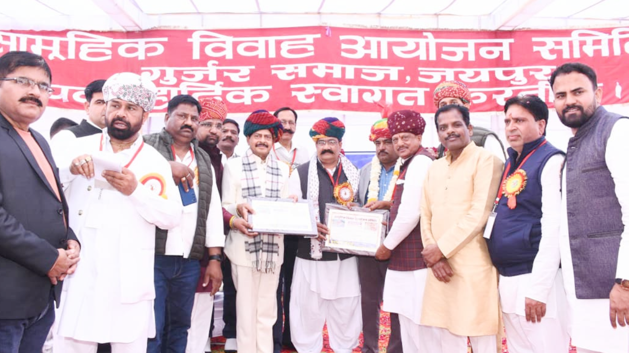 ​गुर्जर समाज के 23 जोड़े बंधे परिणय सूत्र में, विधायक गोपाल शर्मा ने दिया नव दंपती को आशीर्वाद