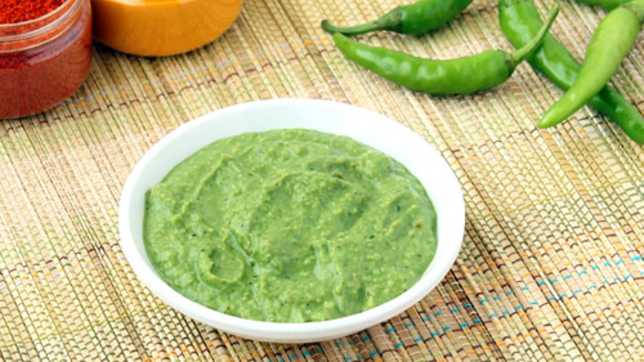 अदरक-हरी मिर्च का पेस्ट बार-बार हो जाता है काला? अपनाएं ये 4 आसान हैक्स