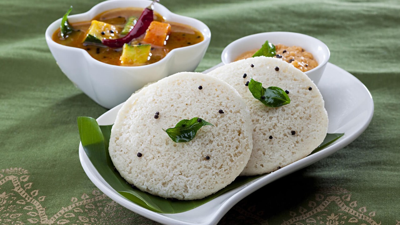 10 मिनट में बनाएं सूजी और ओट्स की इडली, सुबह के लिए परफेक्ट हेल्दी ब्रेकफास्ट