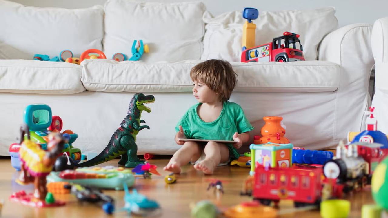 दान देने से पहले जानें बच्चों के टूटे खिलौनों के वास्तु नियम