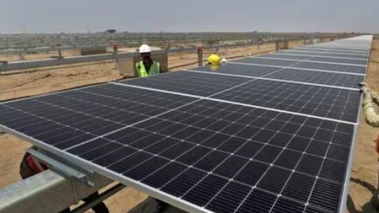 ​अमेरिका ने भारतीय सोलर पैनल पर लगाई 126% ड्यूटी