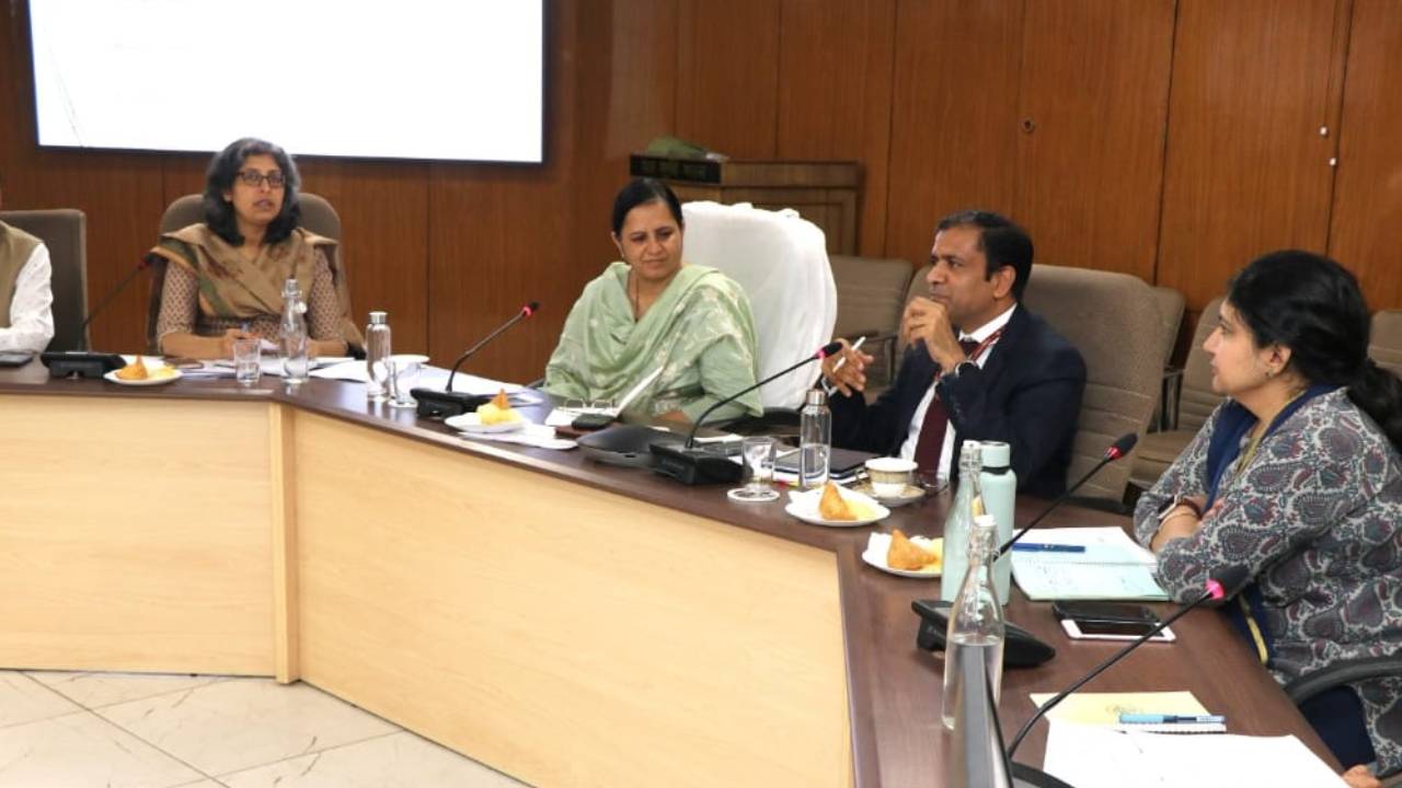 ​कृषि योजनाओं की समीक्षा बैठक में योजनाओं का लाभ अंतिम किसान तक समयबद्ध व पारदर्शी रूप से पहुंचाने पर दिया जोर