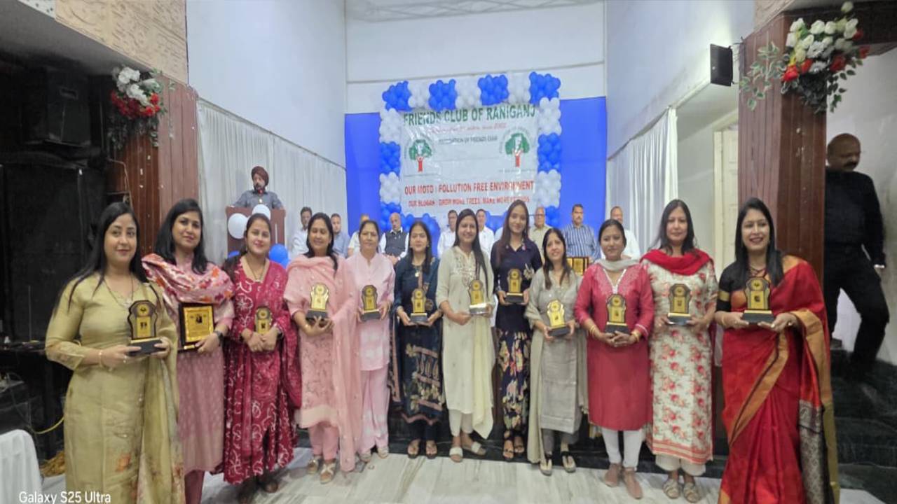 ​फ्रेंड्स क्लब ने किया महिला शक्ति का सम्मान, विभिन्न क्षेत्रों की अग्रणी महिलाओं को मिला सम्मान