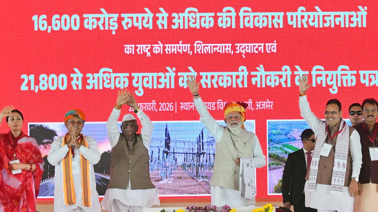 ​पीएम का कांग्रेस पर तीखा प्रहार, कांग्रेस विदेशी मेहमानों के सामने देश को बदनाम करने में जुटी