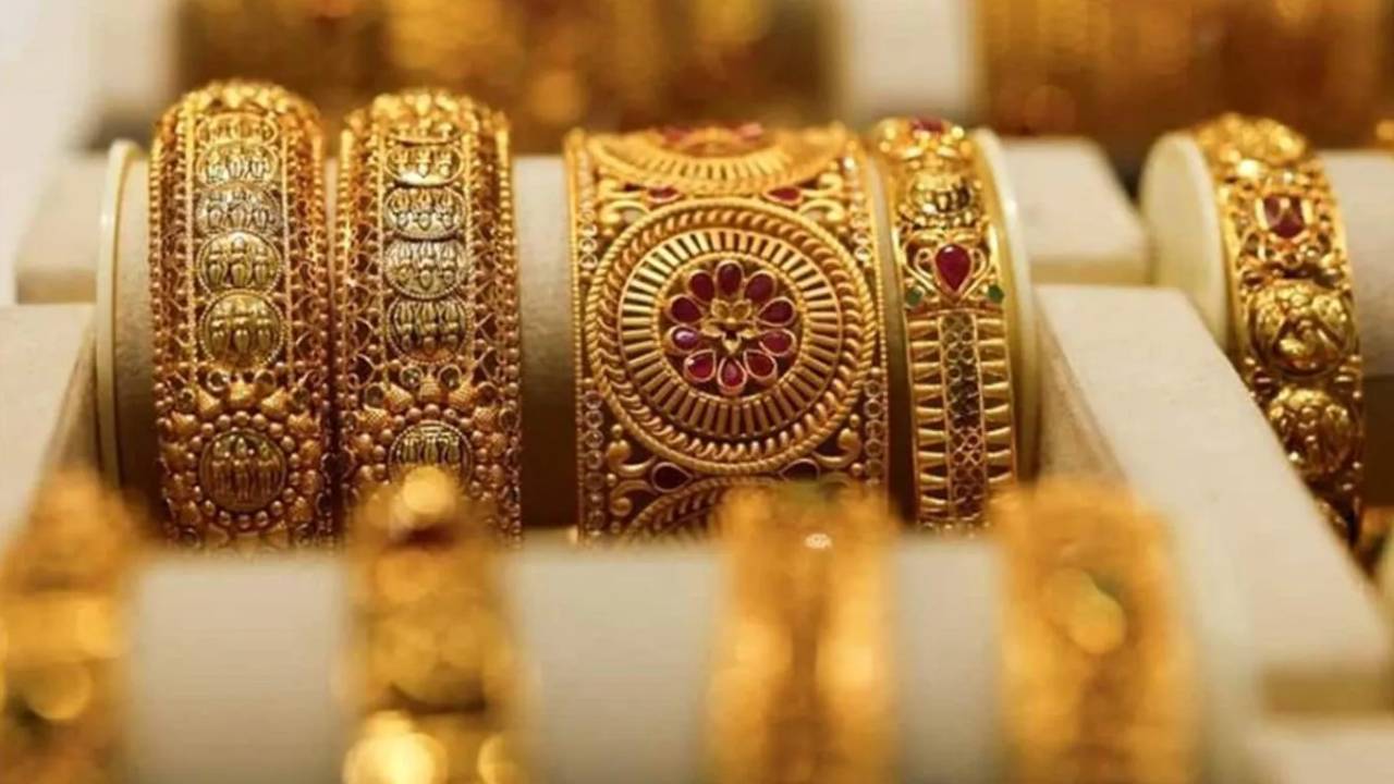 ​सोना 6149 और चांदी एक दिन में 23 हजार रुपए सस्ती हुई