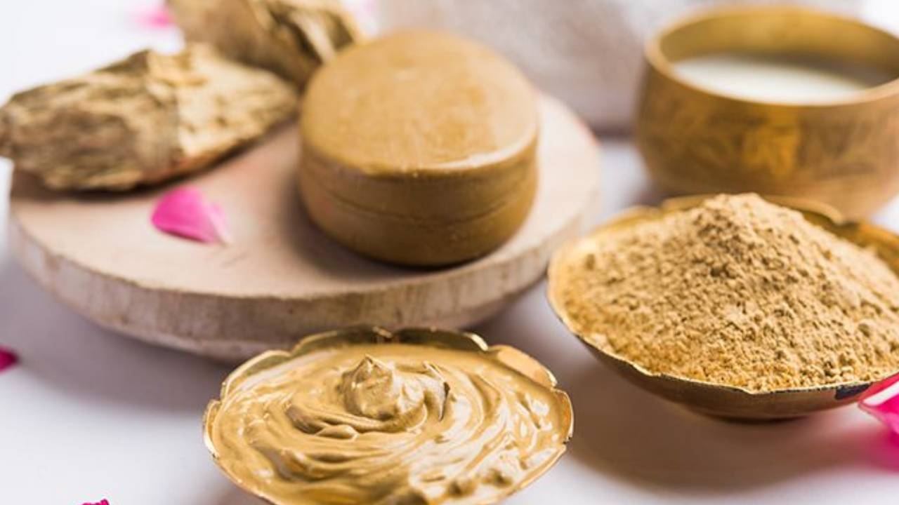 ​मुल्तानी मिट्टी के इस्तेमाल से चेहरे पर आएगा निखार, जानें कैसे करें इसका इस्तेमाल