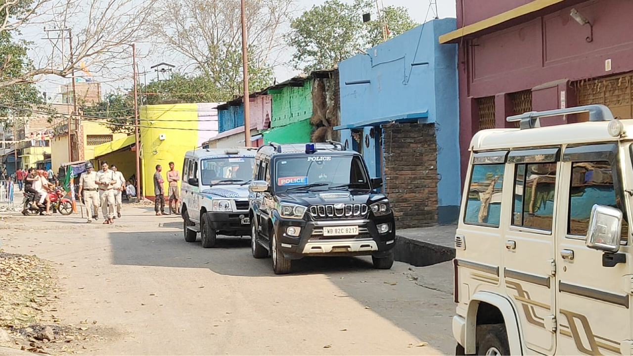 ​दो गुटों में हिंसा से दहला बराकर, बमबाजी और पत्थरबाजी के बाद हालात तनावपूर्ण
