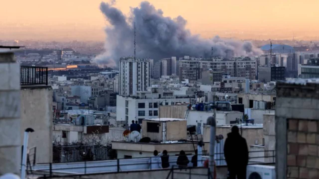 ​अमेरिका-इजराइल और ईरान जंग में हजारों की मौत, 9 देशों में 14 अमेरिकी बेस पर हुआ हमला